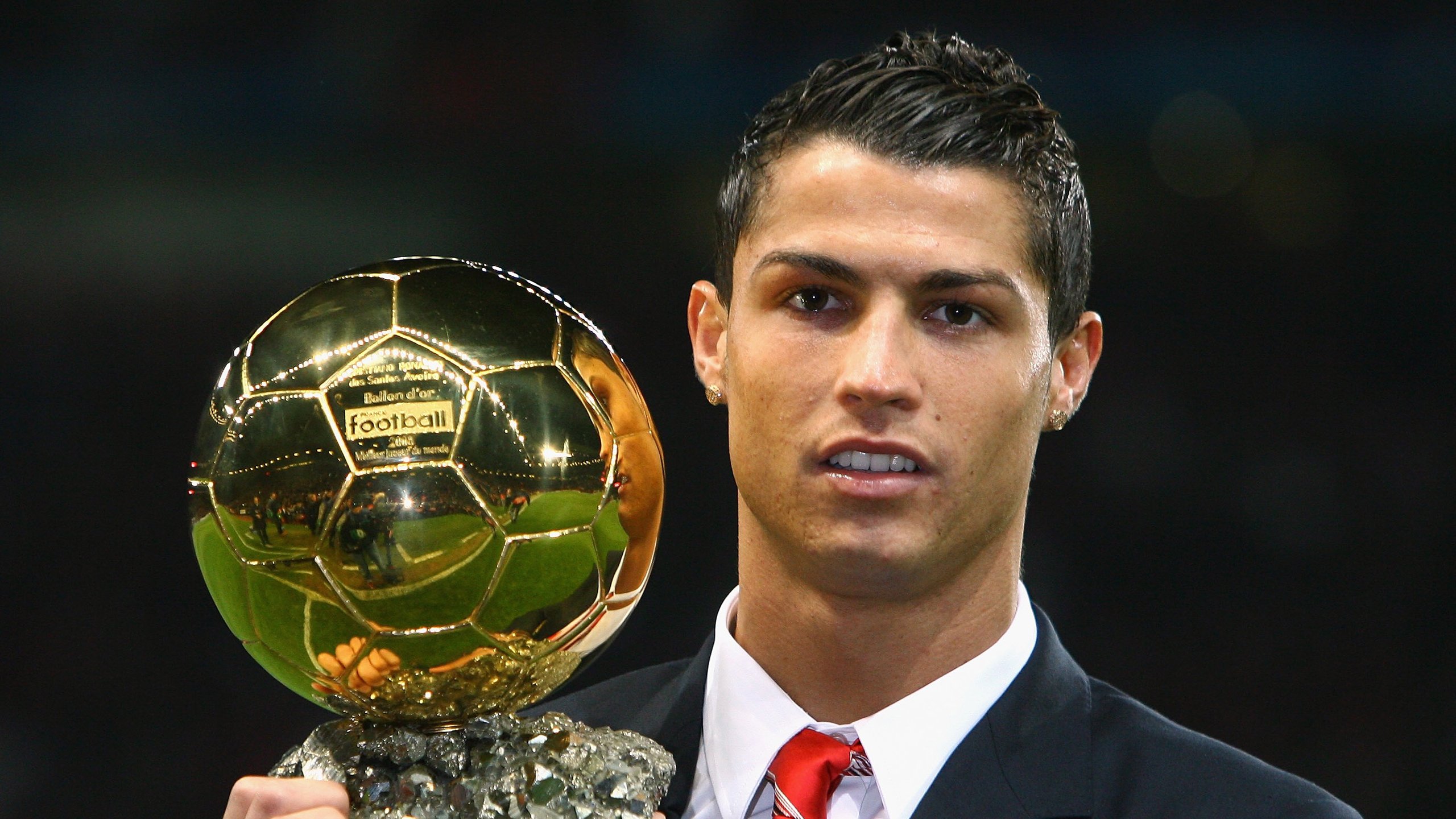 爱游戏体育官方入口-足球裁判技术装备实现智能化，执法更公平，足球裁判工具包